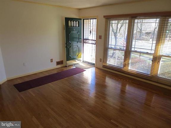 4th image of 4101 Independence St