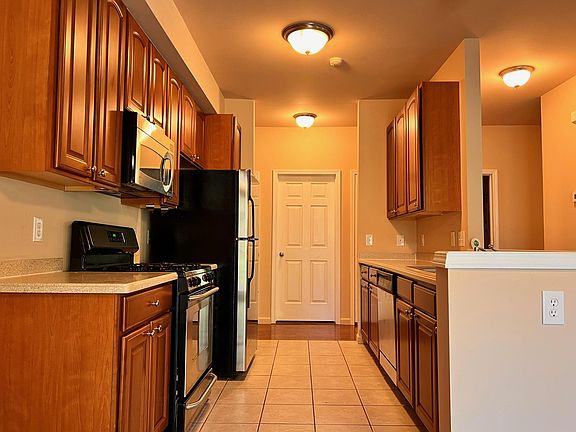 2nd image of 2083 Pinecroft Dr