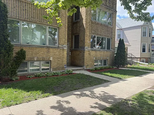 2419 W Hutchinson St #1W Photo 1