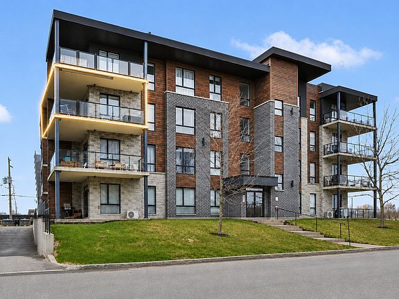 2nd image of 11805 Rue Damboise #304