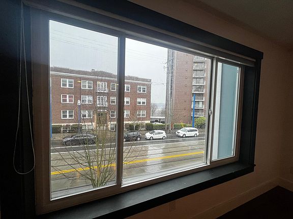 5th image of 25 N Broadway Unit 107