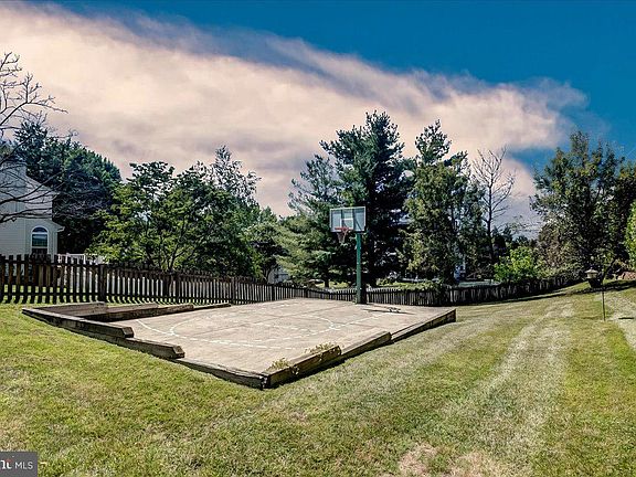 4th image of 5764 Oyster Bay Dr