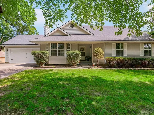 2709 Home Pl, Leavenworth, KS 66048