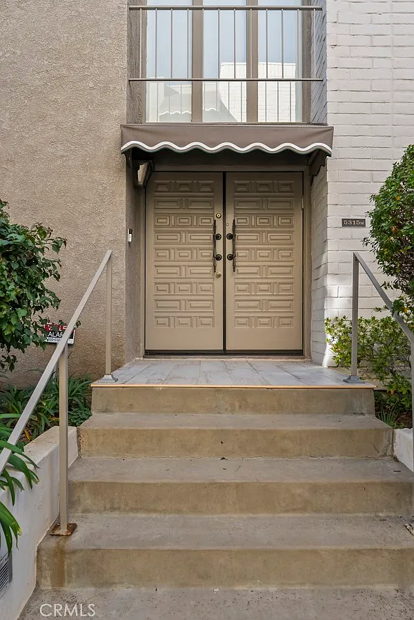 Building Photo - 5315 White Oak Ave #M