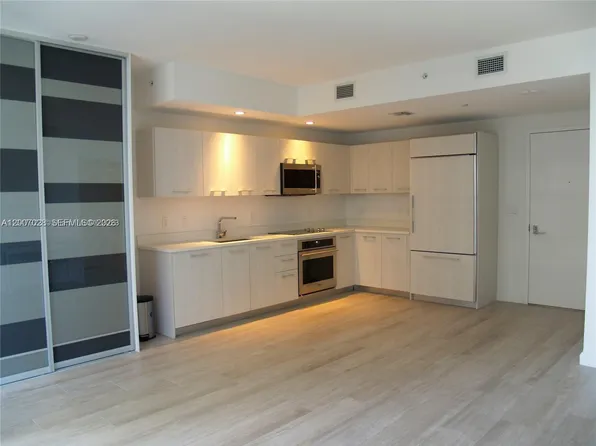 55 SW 9th St, Miami, FL