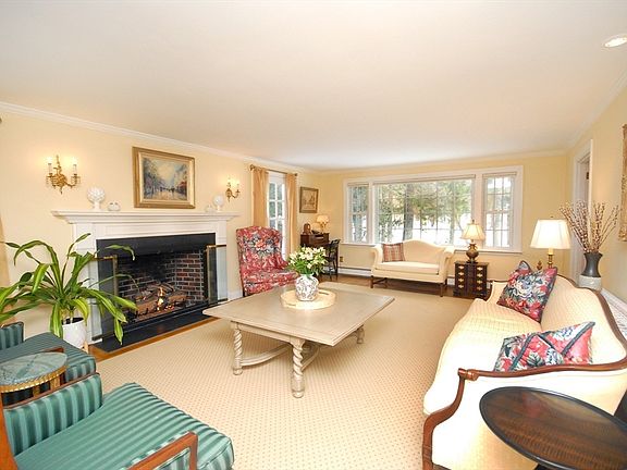 4th image of 316 Lindsay Pond Rd