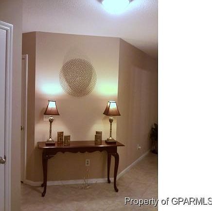 Large entry/foyer