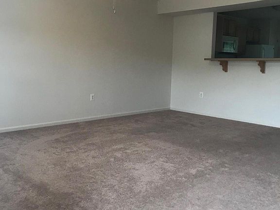 2nd image of 208 Merrill Ct