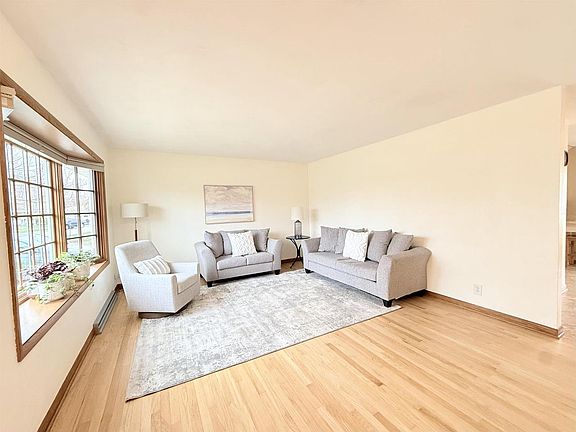 3rd image of 1141 Beech Street