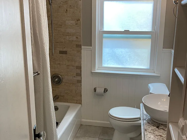 978 Harcourt Ave — Photo 15