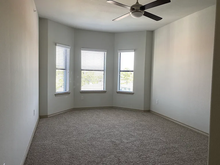 Bella Palazzo Luxury Apartment Community — Photo 35
