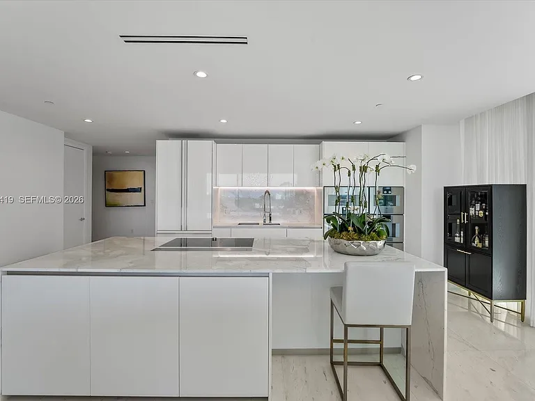 10201 Collins Ave #511 — Photo 7