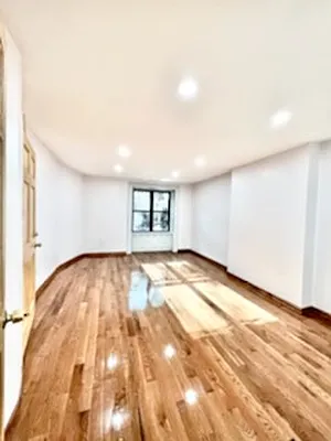 Rented by Flateau Realty | media 15