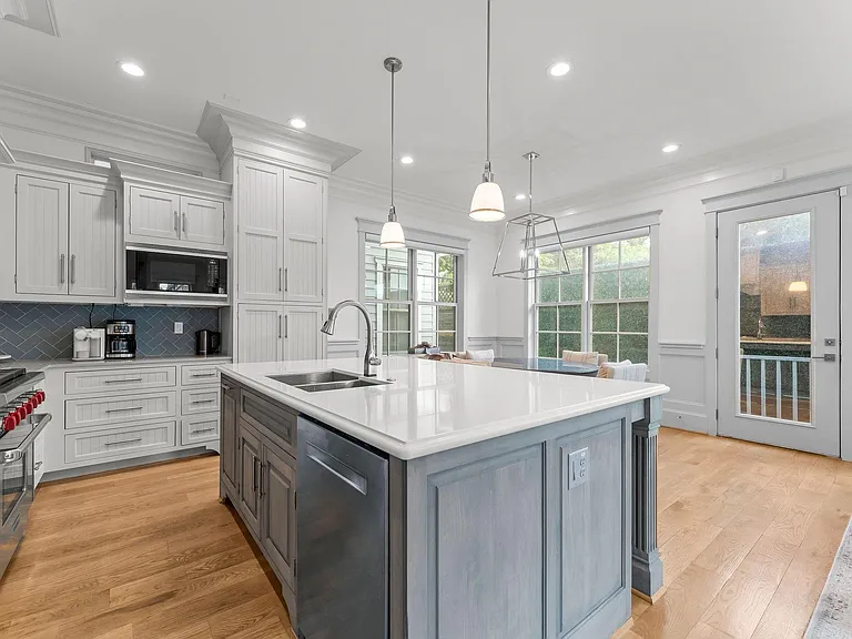 426 Marshall St — Photo 19
