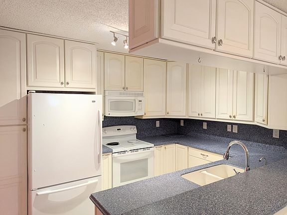 5th image of 1914 Palmland Drive #B