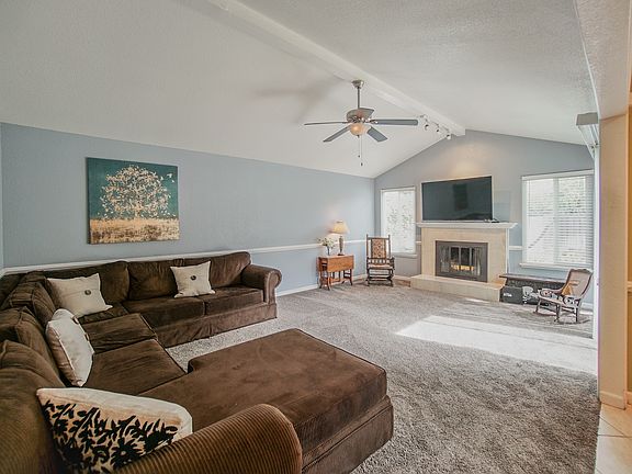 5th image of 2401 Cambridge Dr