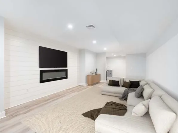 40 Moody St, Newton, MA 02467