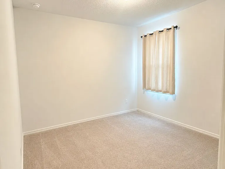 1051 Patriot Loop — Photo 7
