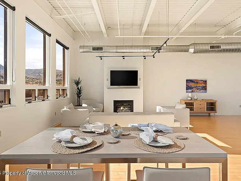 361 Robinson St #326 — Photo 9