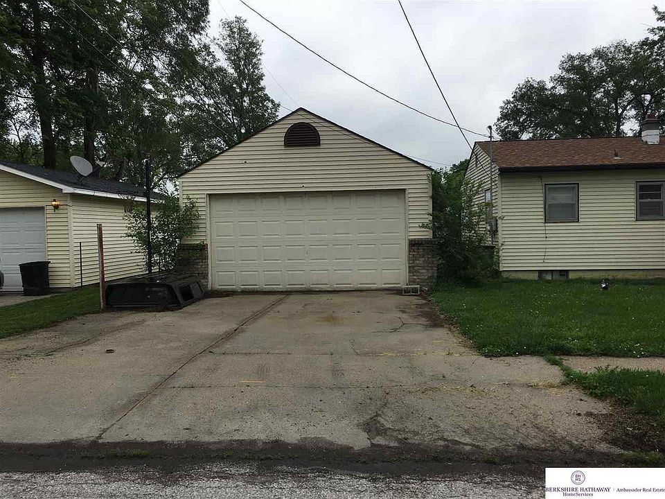 2nd image of 812 W 32nd Ave