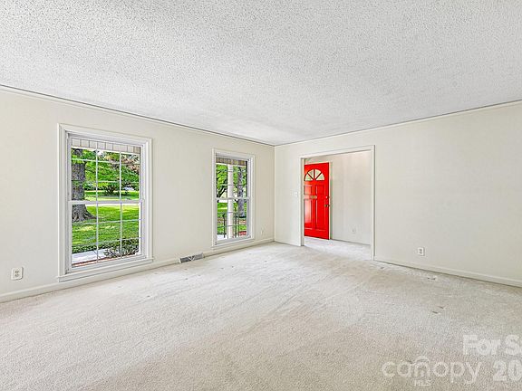 4th image of 1019 Christopher Cir