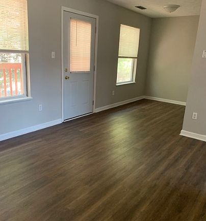 3rd image of 39 Pine Dr APT 4