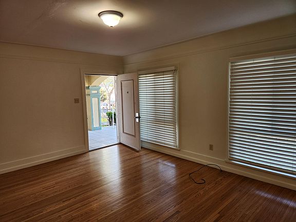 3rd image of 206 S Catalina St
