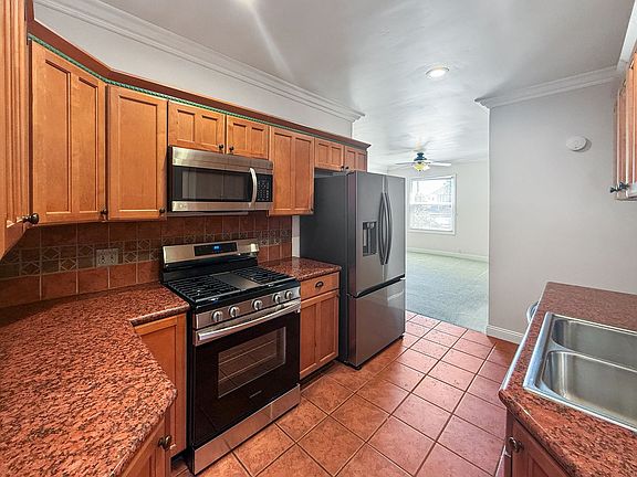 3rd image of 2040 Dale St