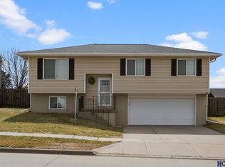 455 Graham Park Dr, Seward, NE 68434
