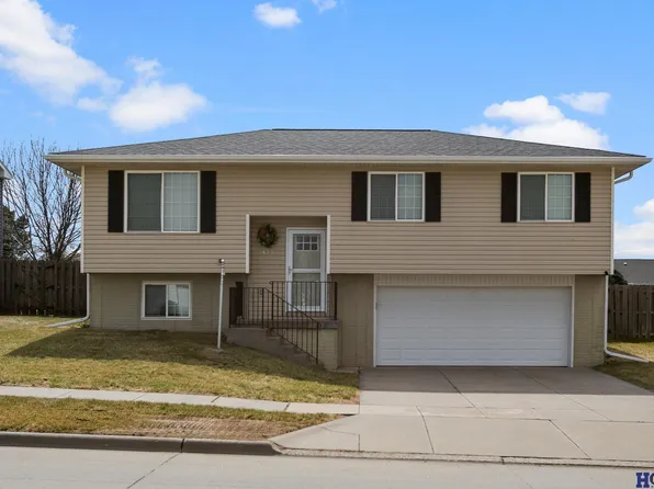 455 Graham Park Dr, Seward, NE 68434
