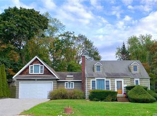 62 N Woodhull Rd, Huntington, NY 11743