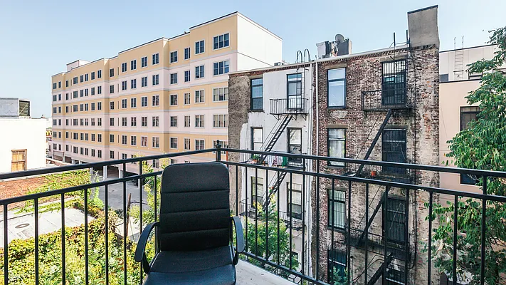 Rented by Nooklyn NYC LLC | media 25