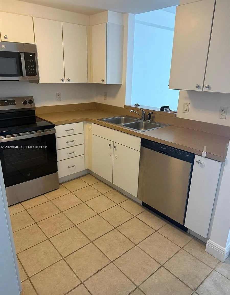 1 bed, 860 sqft, $2,700 — Photo 3