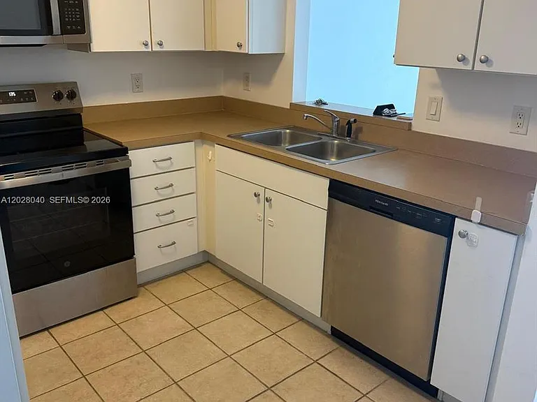 1250 S Miami Ave #1412 — Photo 3