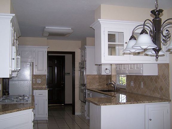 This kitchen is like new