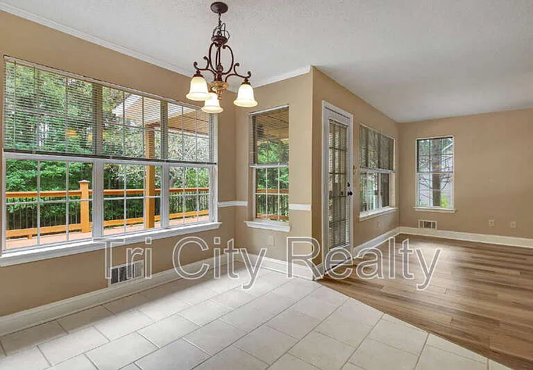 49 Montrose Ln — Photo 32