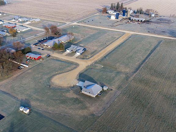 4th image of 404 3rd St NW