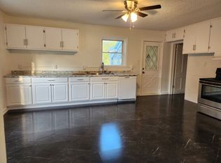 123 14th St, Charleston, IL 61920