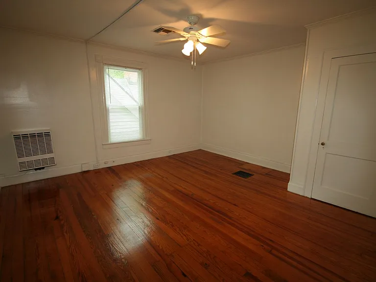 910 Lancaster St #A — Photo 10