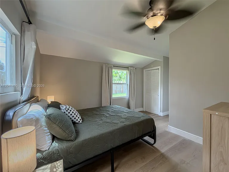 1813 SW 10th St — Photo 31