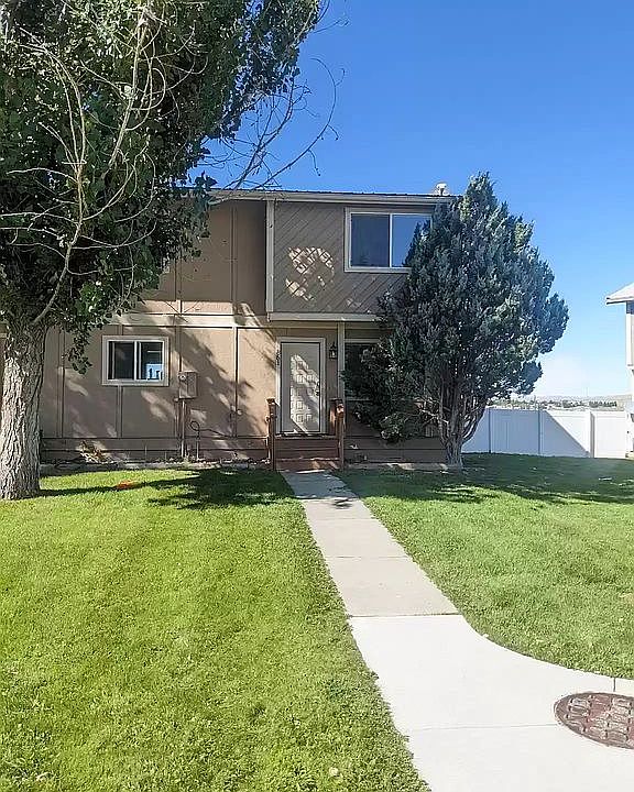 1st image of 861 Moccasin Ln