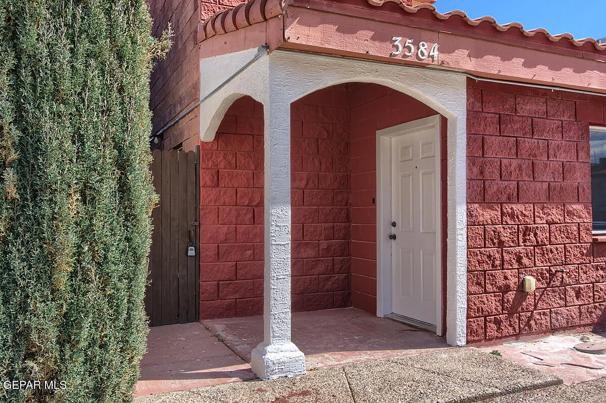 3 bed, 2.0 bath, 1286 sqft, $1,350 — Photo 1