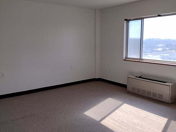 2nd image of 745 Walnut St #10717067