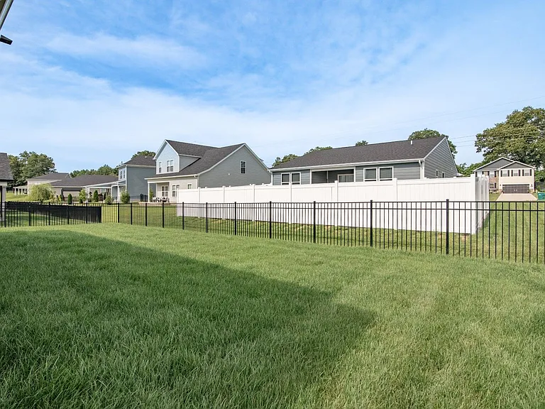 109 Gaston Cir — Photo 10