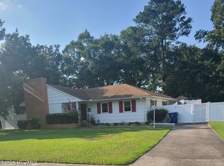 909 Cameron Dr, Kinston, NC 28501