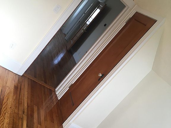 4th image of 321 E Olive St Floor 2