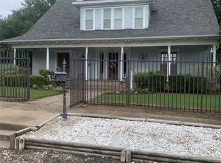 607 2nd St, Honey Grove, TX 75446