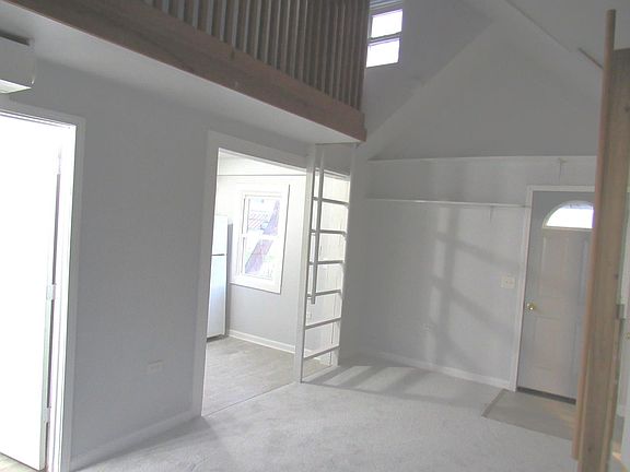 4th image of 14 E Clarendon Dr