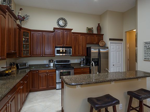 5th image of 5110 Majestic Woods Pl
