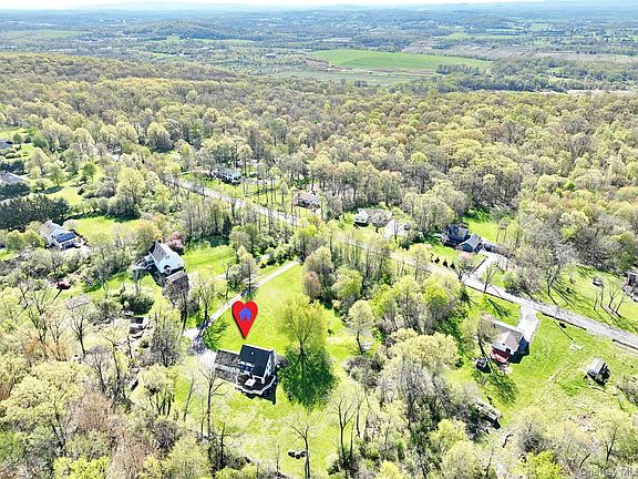 4th image of 1051 Ridgebury Road